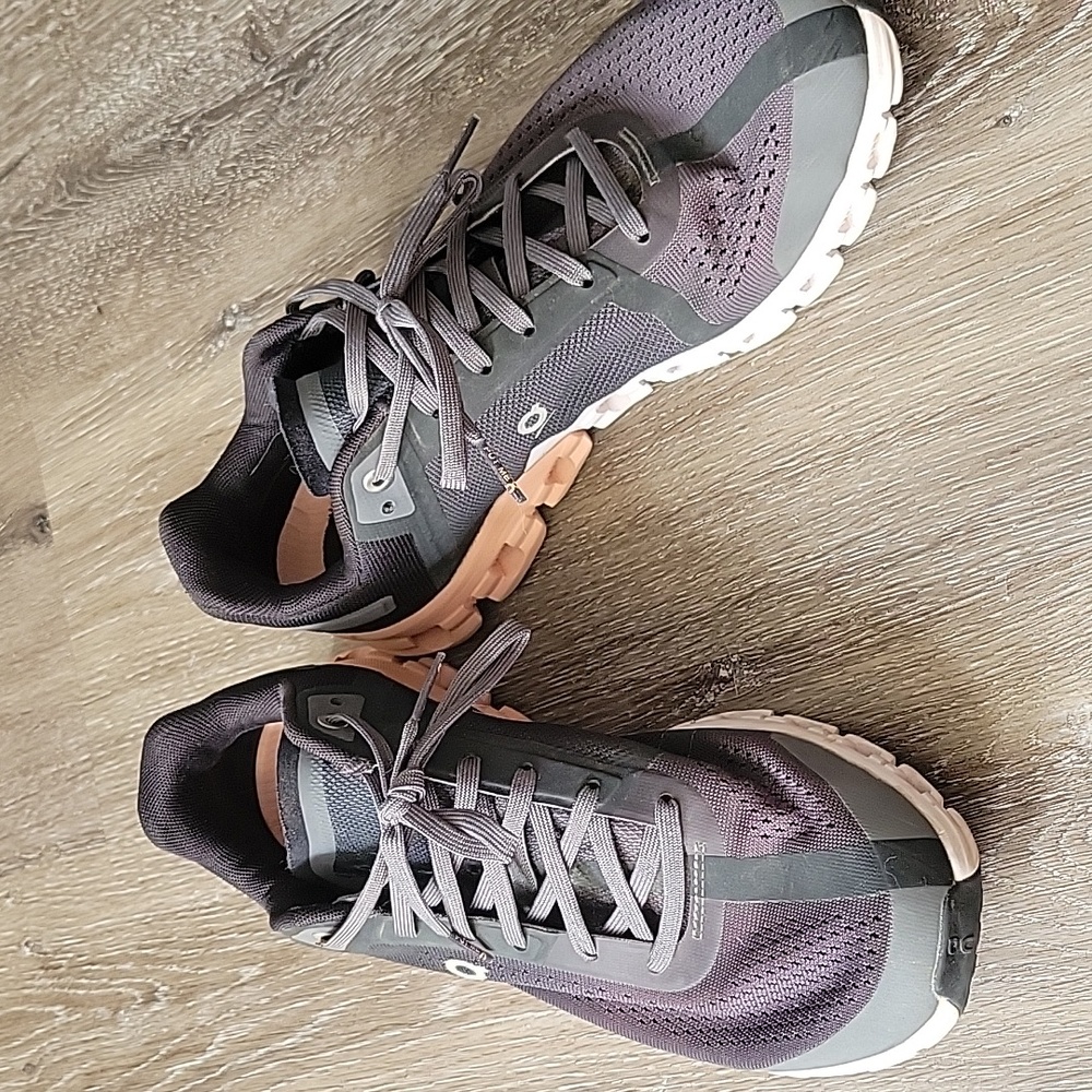 On Cloudflow Wide Width Running Shoes